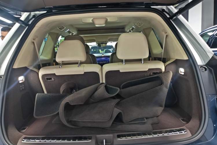 Used Hima AITO M9 2024 Range-Extended Ultra Version 52 kWh 6-Seater Model Trunk