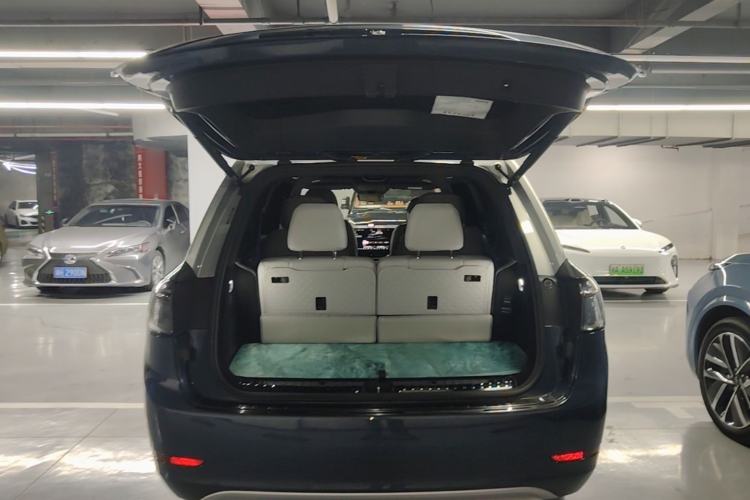 Used Hima AITO M9 2024 All-Electric Ultra Version 100 kWh 6-Seater Model Trunk