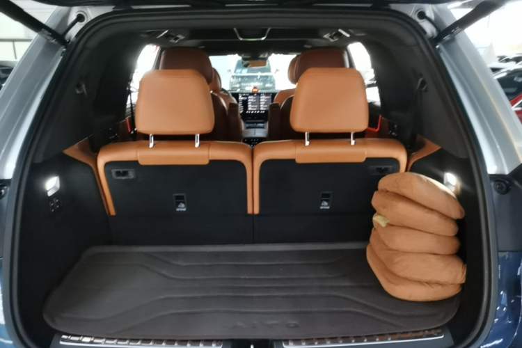 Used Hima AITO M9 2024 Range-Extended Ultra Version 52 kWh 6-Seater Model Trunk