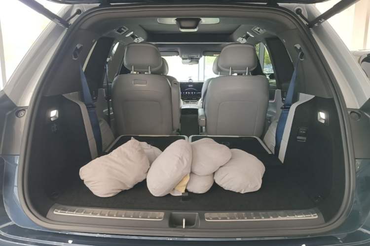 Used Hima AITO M9 2024 Range-Extended Ultra Version 42 kWh 6-Seater Model Trunk