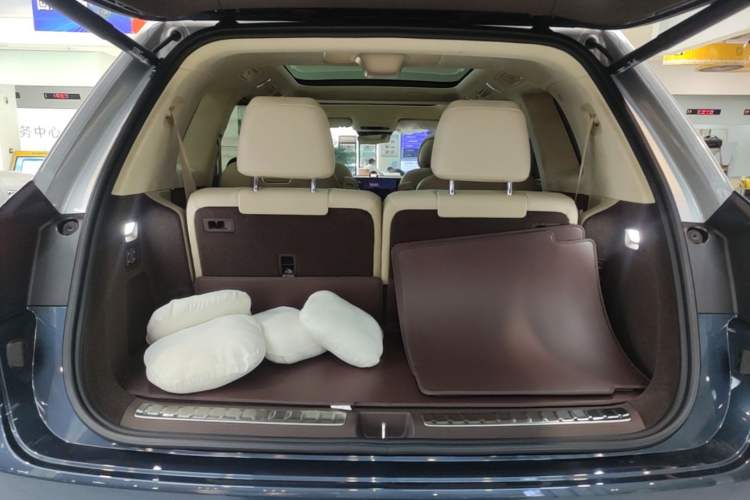 Used Hima AITO M9 2024 Range-Extended Ultra Version 52 kWh 6-Seater Model Trunk