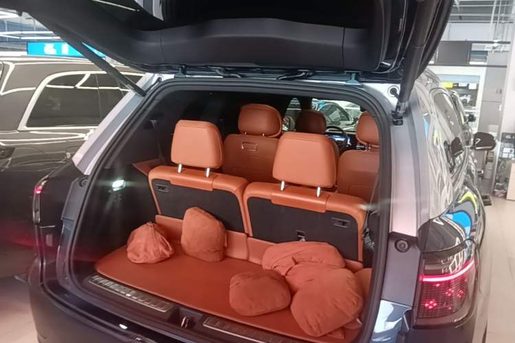 Used Hima AITO M9 2024 Range-Extended Ultra Version 42 kWh 6-Seater Model Trunk