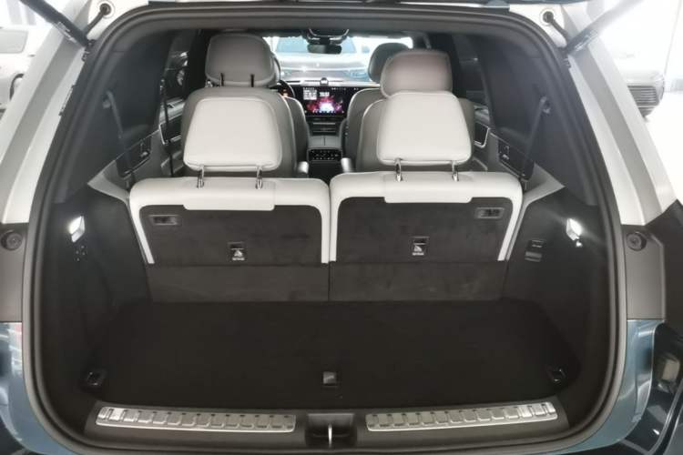Used Hima AITO M9 2024 All-Electric Ultra Version 100 kWh 6-Seater Model Trunk