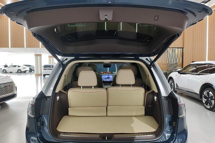 Used Hima AITO M9 2024 Range-Extended Ultra Version 42 kWh 6-Seater Model Trunk