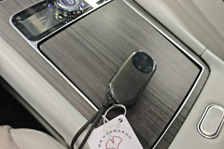 Used Hima AITO M9 2024 Range-Extended Ultra Version 42 kWh 6-Seater Model Vehicle Key
