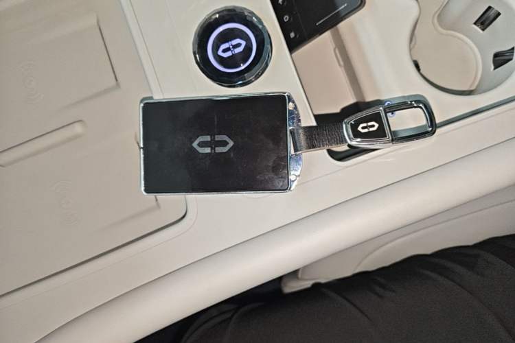 Used Hima AITO M9 2024 Range-Extended Ultra Version 42 kWh 6-Seater Model Vehicle Key