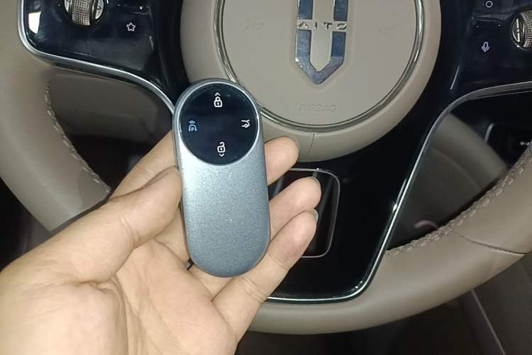 Used Hima AITO M9 2024 Range-Extended Max Edition 52 kWh 6-Seater Version Vehicle Key