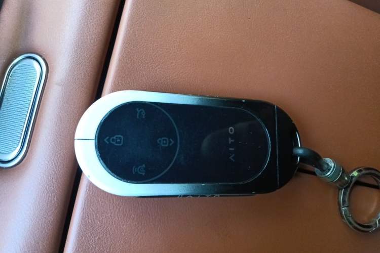 Used Hima AITO M9 2024 Range-Extended Ultra Version 42 kWh 6-Seater Model Vehicle Key