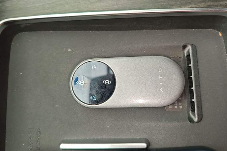Used Hima AITO M9 2024 Range-Extended Ultra Version 42 kWh 6-Seater Model Vehicle Key