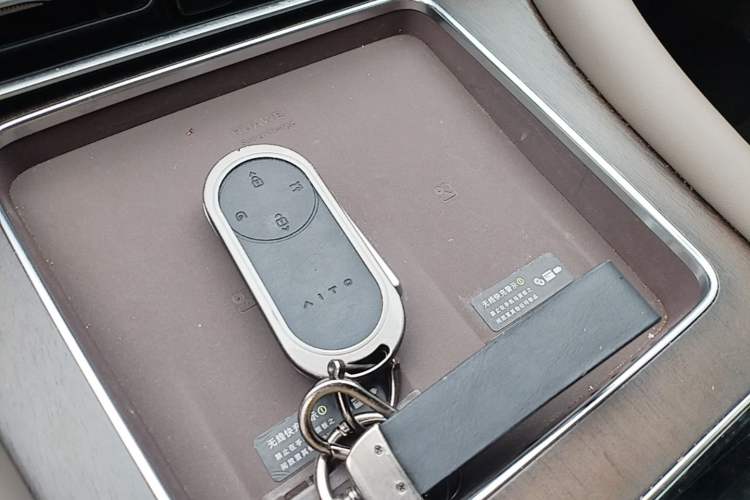 Used Hima AITO M9 2024 Range-Extended Ultra Version 52 kWh 5-Seater Model Vehicle Key