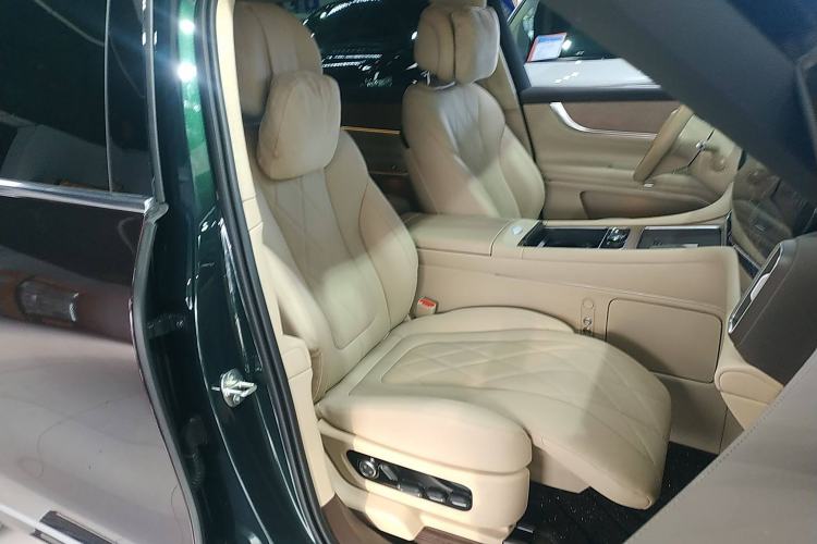 Used Hima AITO M9 2024 Range-Extended Max Edition 42 kWh 6-Seater Version Right Front Seat