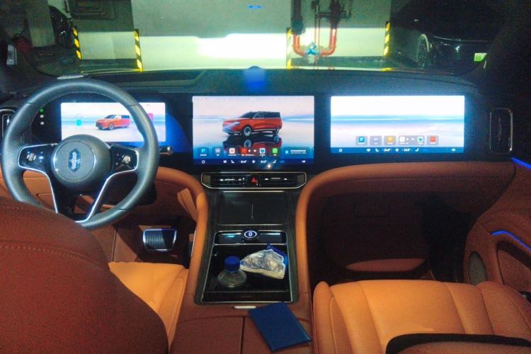 Used Hima AITO M9 2024 Range-Extended Ultra Version 52 kWh 6-Seater Model Center Console