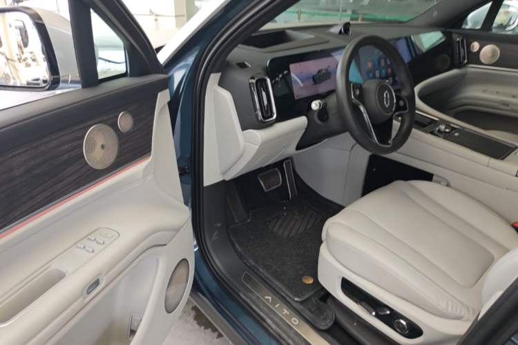 Used Hima AITO M9 2024 Range-Extended Ultra Version 42 kWh 6-Seater Model Driver Seat