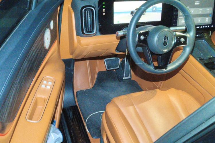 Used Hima AITO M9 2024 All-Electric Ultra Version 100 kWh 6-Seater Model Driver Seat