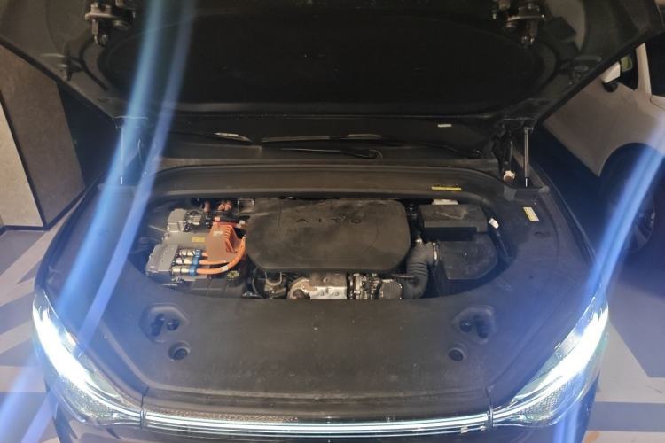 Used Hima AITO M9 2024 Range-Extended Ultra Version 42 kWh 6-Seater Model Engine Bay