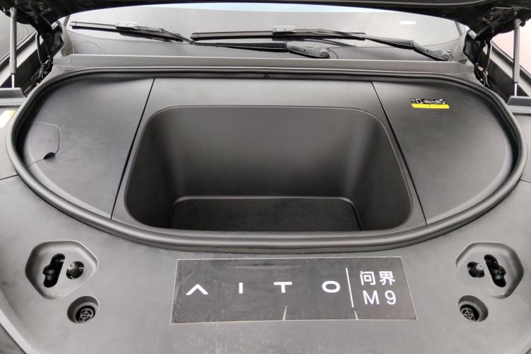 Used Hima AITO M9 2024 All-Electric Ultra Version 100 kWh 6-Seater Model Engine Bay