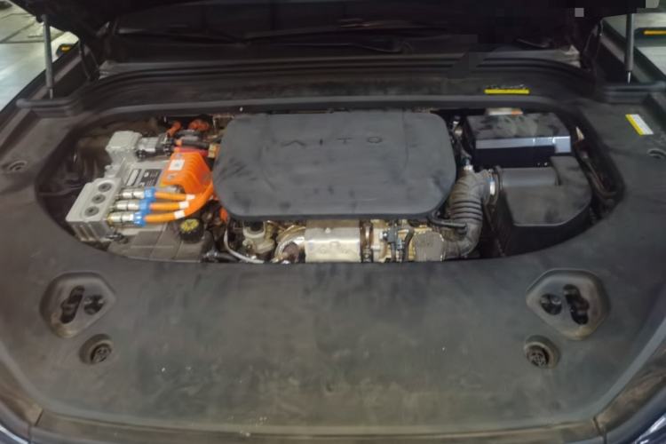 Used Hima AITO M9 2024 Range-Extended Ultra Version 42 kWh 6-Seater Model Engine Bay