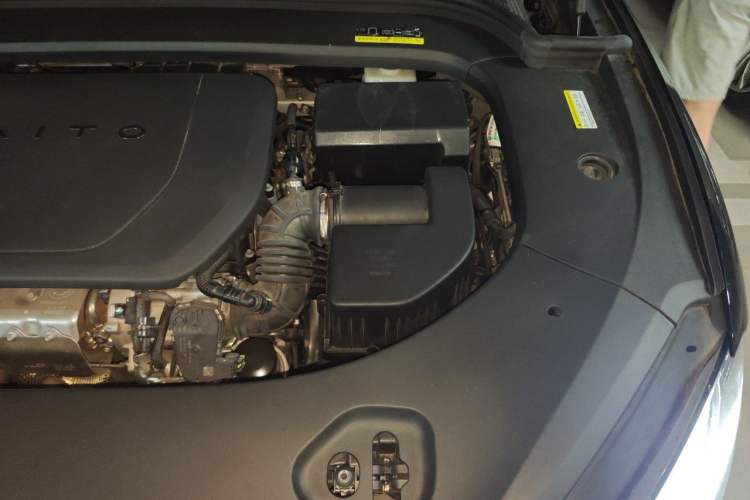 Used Hima AITO M9 2024 Range-Extended Ultra Version 42 kWh 6-Seater Model Engine Bay Left