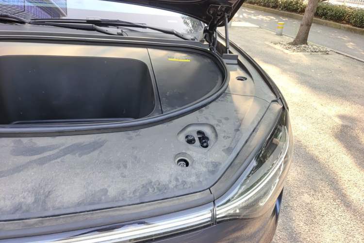 Used Hima AITO M9 2024 All-Electric Ultra Version 100 kWh 6-Seater Model Engine Bay Left