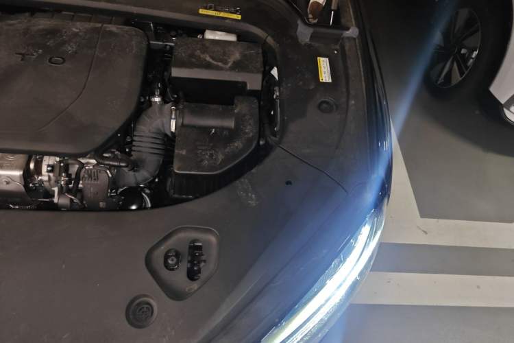 Used Hima AITO M9 2024 Range-Extended Ultra Version 42 kWh 6-Seater Model Engine Bay Left