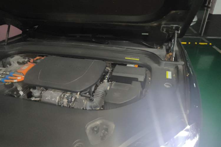 Used Hima AITO M9 2024 Range-Extended Ultra Version 52 kWh 6-Seater Model Engine Bay Left