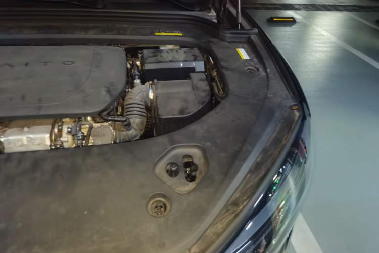Used Hima AITO M9 2024 Range-Extended Ultra Version 42 kWh 6-Seater Model Engine Bay Left