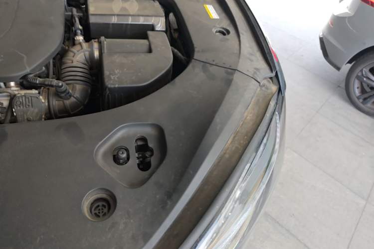 Used Hima AITO M9 2024 Range-Extended Ultra Version 42 kWh 6-Seater Model Engine Bay Left