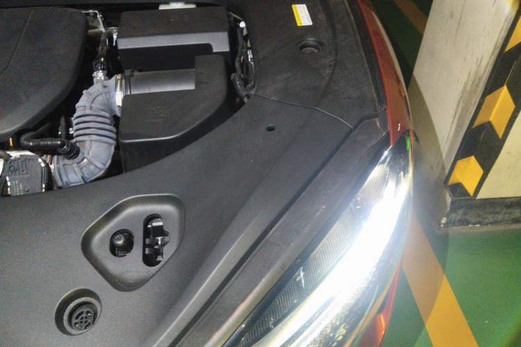 Used Hima AITO M9 2024 Range-Extended Ultra Version 52 kWh 6-Seater Model Engine Bay Left