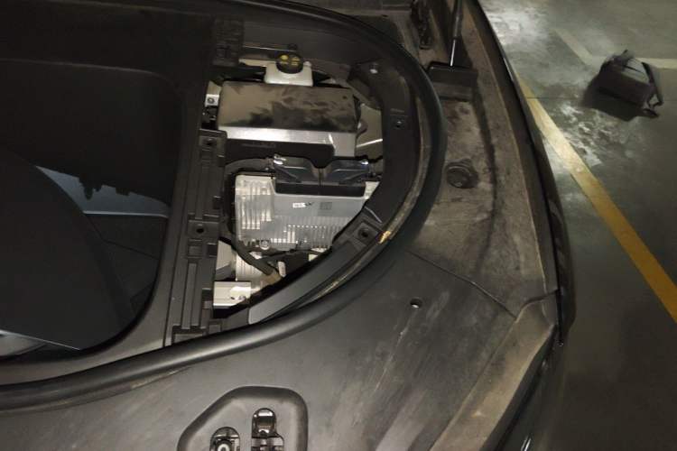 Used Hima AITO M9 2024 All-Electric Ultra Version 100 kWh 6-Seater Model Engine Bay Left
