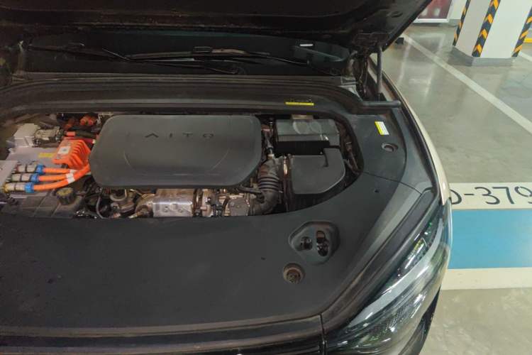 Used Hima AITO M9 2024 Range-Extended Ultra Version 52 kWh 6-Seater Model Engine Bay Left