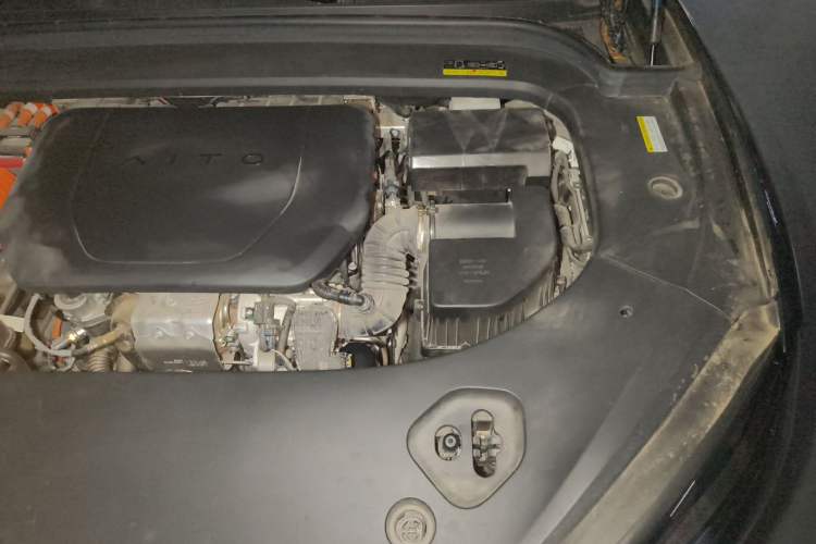 Used Hima AITO M9 2024 Range-Extended Ultra Version 42 kWh 6-Seater Model Engine Bay Left