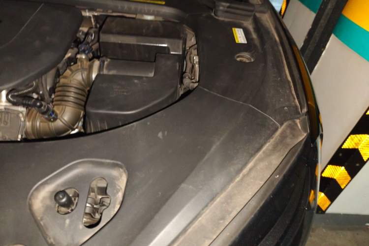 Used Hima AITO M9 2024 Range-Extended Ultra Version 42 kWh 6-Seater Model Engine Bay Left