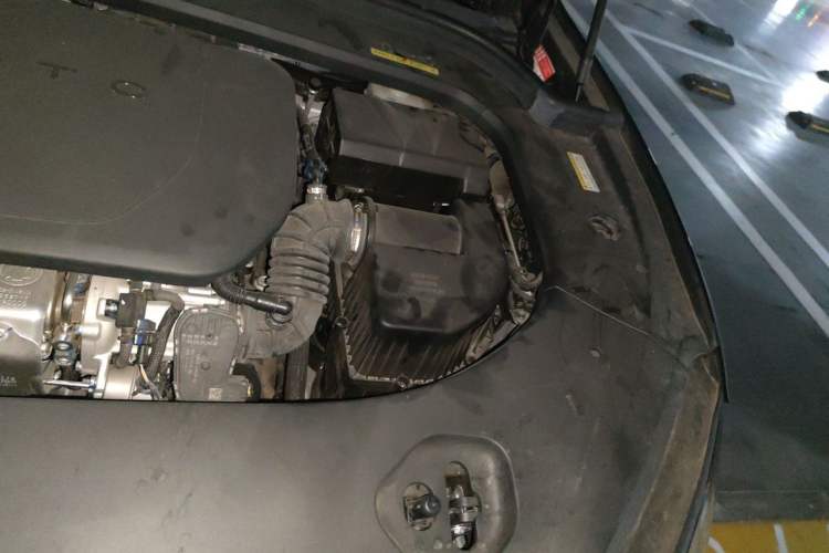 Used Hima AITO M9 2024 Range-Extended Ultra Version 42 kWh 6-Seater Model Engine Bay Left