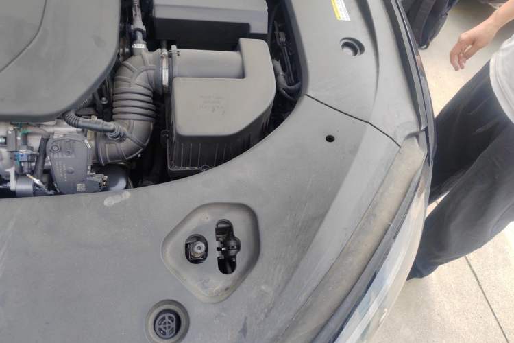 Used Hima AITO M9 2024 Range-Extended Ultra Version 52 kWh 5-Seater Model Engine Bay Left
