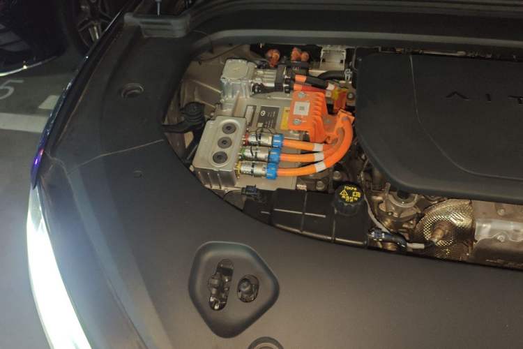Used Hima AITO M9 2024 Range-Extended Ultra Version 42 kWh 6-Seater Model Engine Bay Right