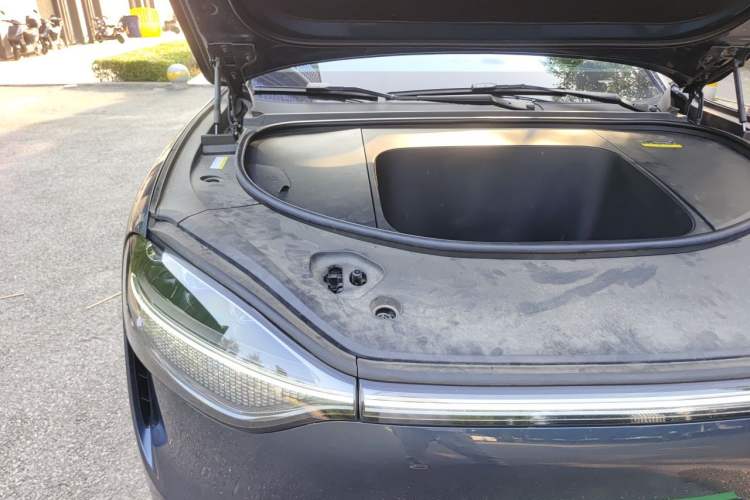 Used Hima AITO M9 2024 All-Electric Ultra Version 100 kWh 6-Seater Model Engine Bay Right