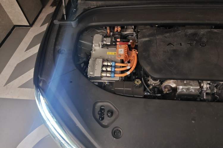 Used Hima AITO M9 2024 Range-Extended Ultra Version 42 kWh 6-Seater Model Engine Bay Right