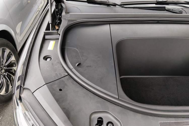 Used Hima AITO M9 2024 All-Electric Ultra Version 100 kWh 6-Seater Model Engine Bay Right
