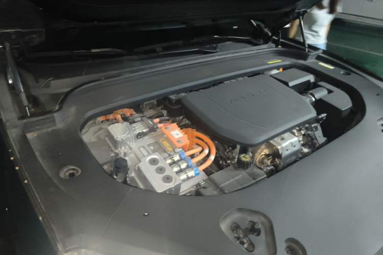 Used Hima AITO M9 2024 Range-Extended Ultra Version 52 kWh 6-Seater Model Engine Bay Right