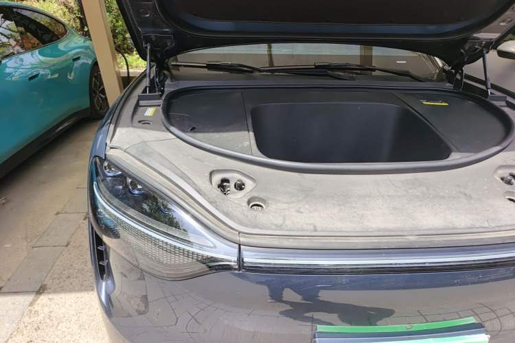 Used Hima AITO M9 2024 All-Electric Ultra Version 100 kWh 6-Seater Model Engine Bay Right