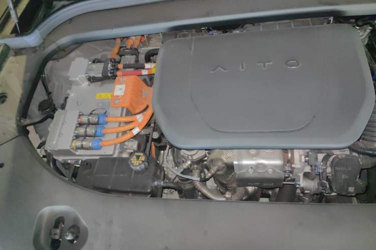 Used Hima AITO M9 2024 Range-Extended Ultra Version 52 kWh 6-Seater Model Engine Bay Right