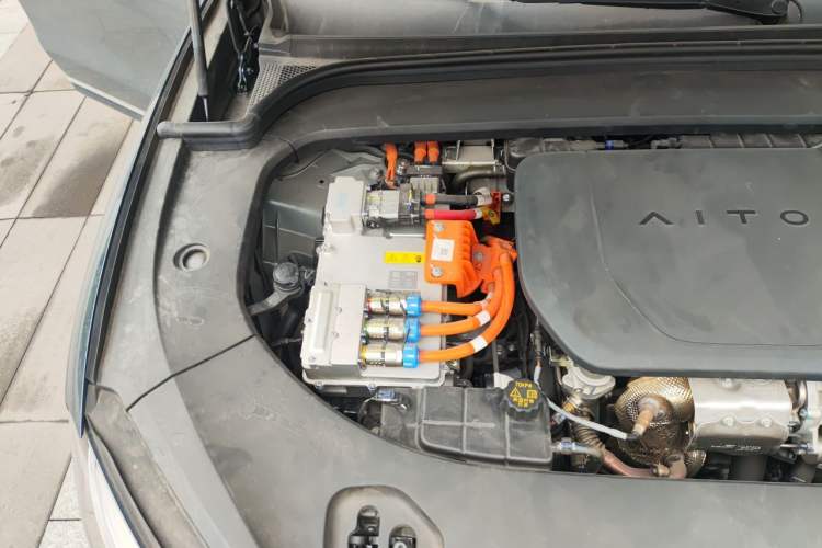 Used Hima AITO M9 2024 Range-Extended Ultra Version 42 kWh 6-Seater Model Engine Bay Right