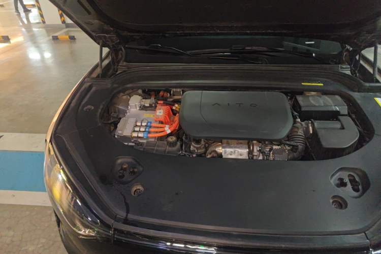 Used Hima AITO M9 2024 Range-Extended Ultra Version 52 kWh 6-Seater Model Engine Bay Right