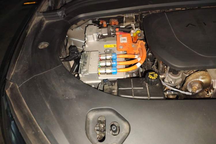 Used Hima AITO M9 2024 Range-Extended Ultra Version 42 kWh 6-Seater Model Engine Bay Right