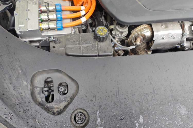 Used Hima AITO M9 2024 Range-Extended Ultra Version 42 kWh 6-Seater Model Engine Bay Right