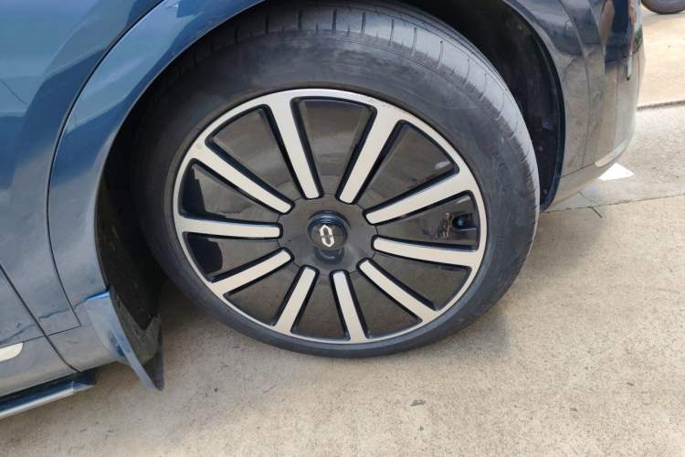 Used Hima AITO M9 2024 Range-Extended Max Edition 42 kWh 6-Seater Version Exterior 1