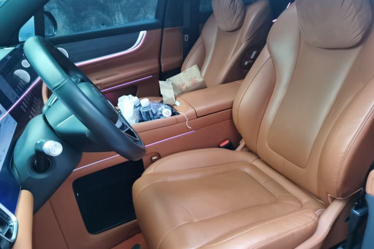 Used Hima AITO M9 2024 Range-Extended Ultra Version 42 kWh 6-Seater Model Left Front Seat