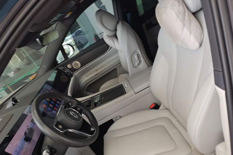 Used Hima AITO M9 2024 Range-Extended Ultra Version 42 kWh 6-Seater Model Left Front Seat