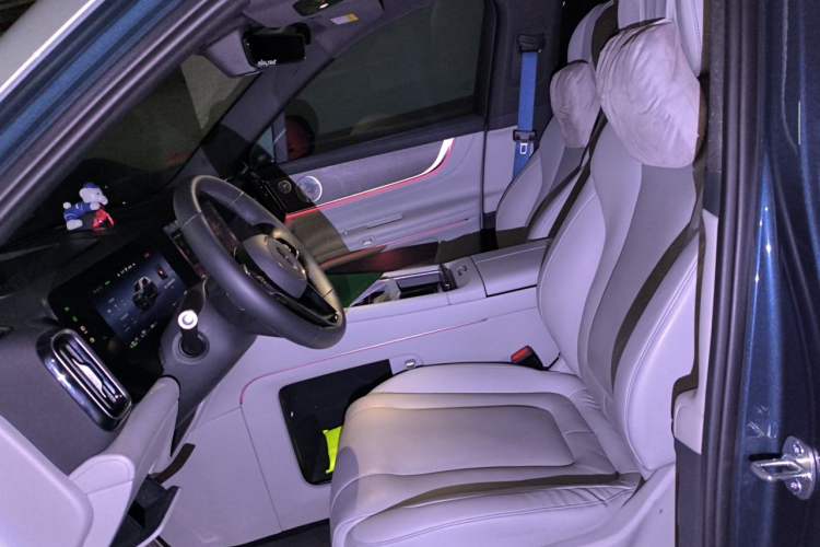 Used Hima AITO M9 2024 Range-Extended Ultra Version 42 kWh 6-Seater Model Left Front Seat