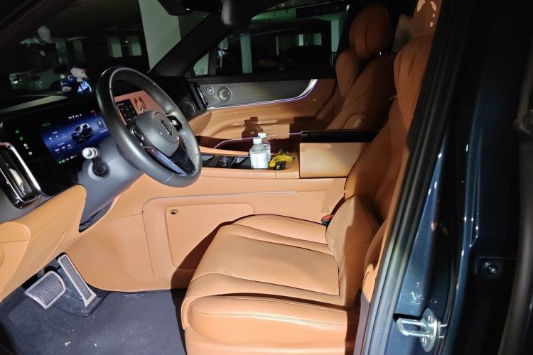 Used Hima AITO M9 2024 All-Electric Ultra Version 100 kWh 6-Seater Model Left Front Seat